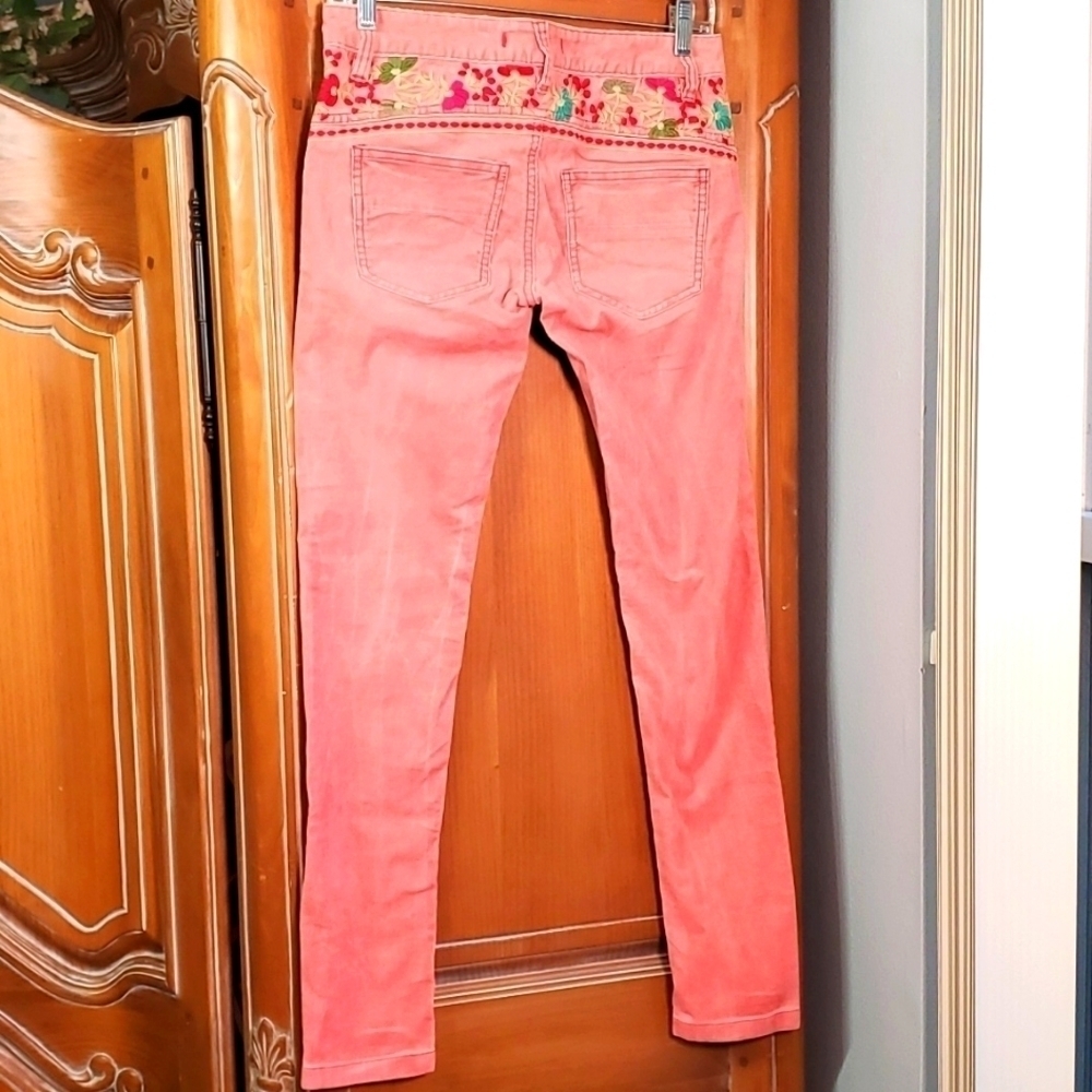Free People corduroy peach color vintage‎ jeans. Size 25. Beautiful enbroidery.